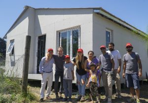 Barbieri y TECHO construyen centros comunitarios
