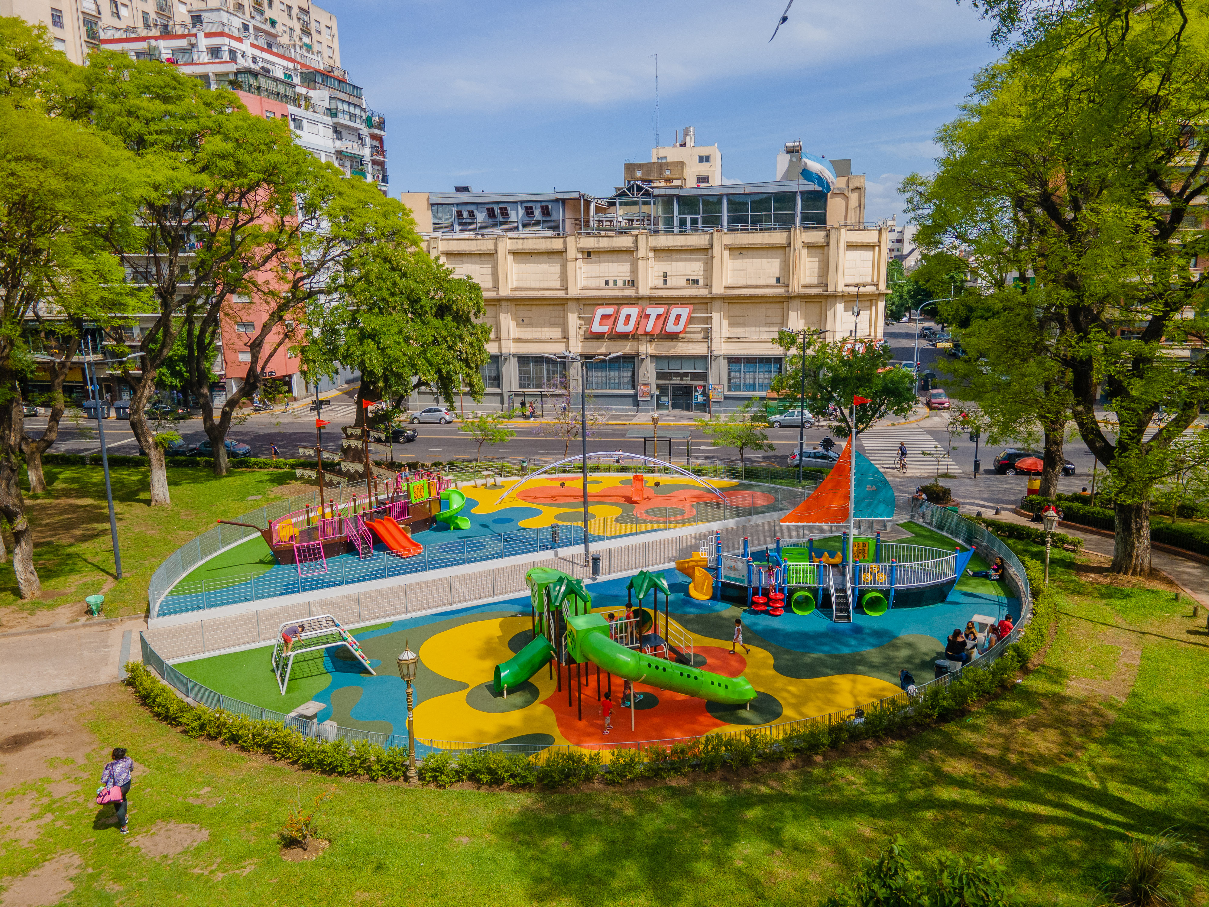 Juegos infantiles en espacios públicos como modo de integración